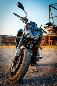 MG Fotografie | Motorrad vor einer Industrieanlage