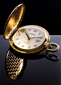 MG Fotografie | Produktbild von einer goldenen Taschenuhr